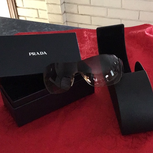 Sunglasses - Picture 1 of 7